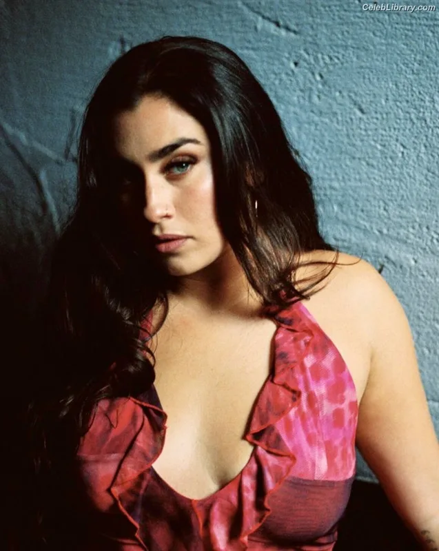 Lauren Jauregui photo 15 of 678