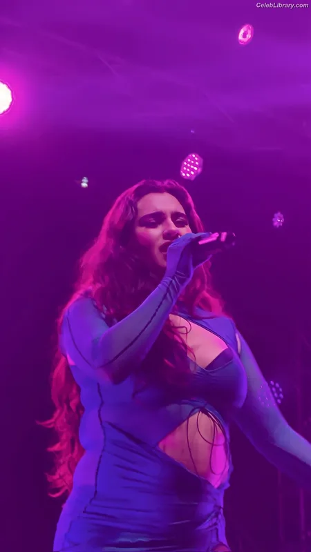 Lauren Jauregui photo 16 of 678