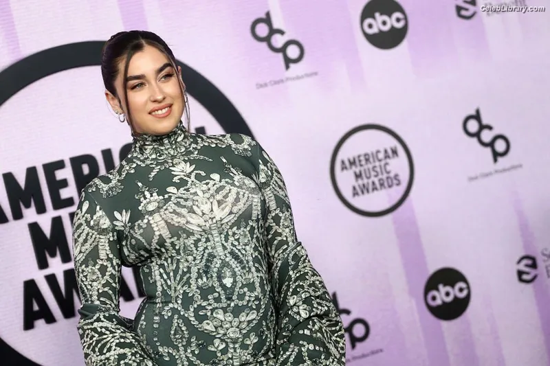Lauren Jauregui photo 19 of 678