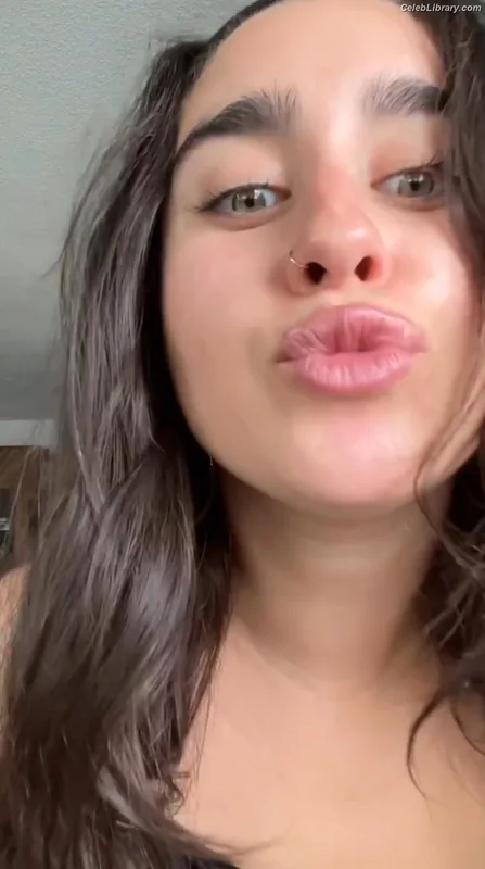 Lauren Jauregui photo 6 of 678