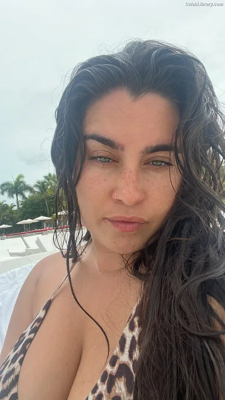 Lauren Jauregui photo 7 of 678