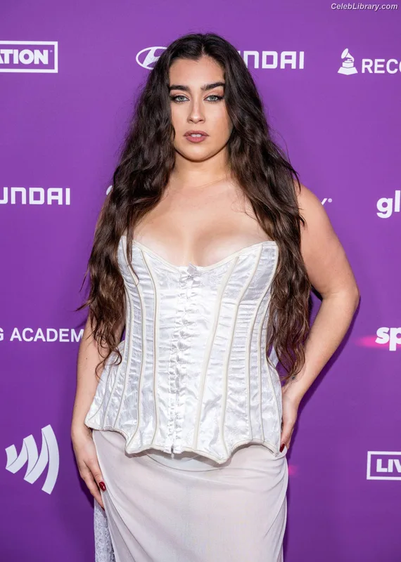 Lauren Jauregui photo 9 of 678