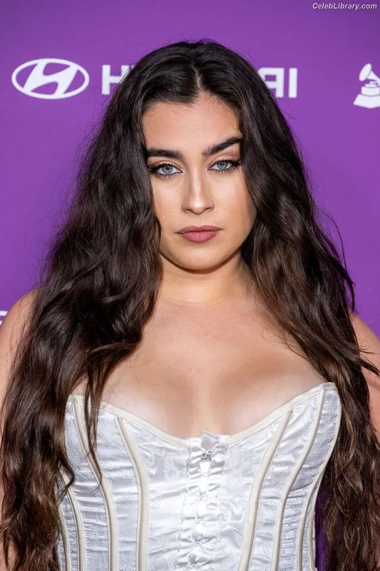 Lauren Jauregui photo 10 of 678