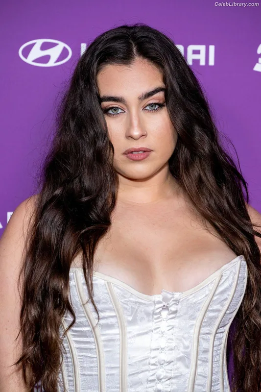 Lauren Jauregui photo 12 of 678