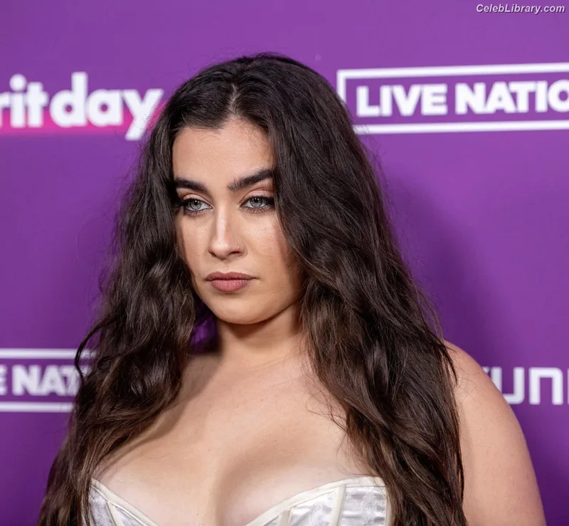 Lauren Jauregui photo 14 of 678