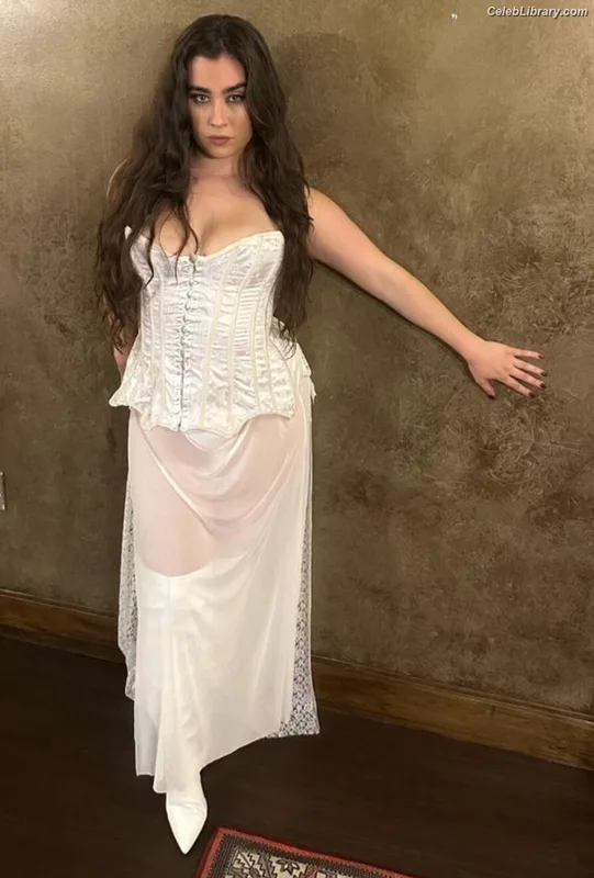 Lauren Jauregui photo 15 of 678