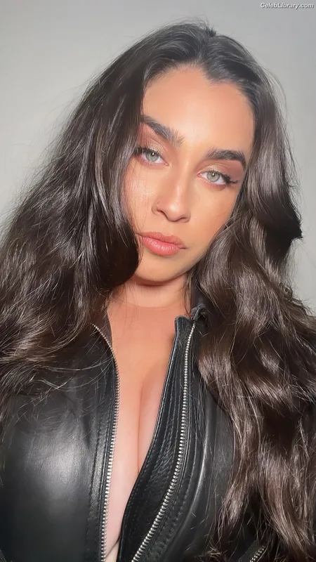 Lauren Jauregui photo 24 of 678