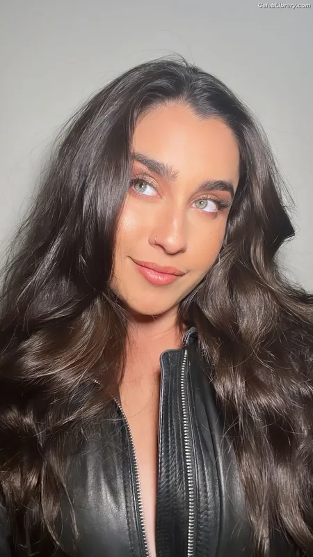 Lauren Jauregui photo 1 of 678