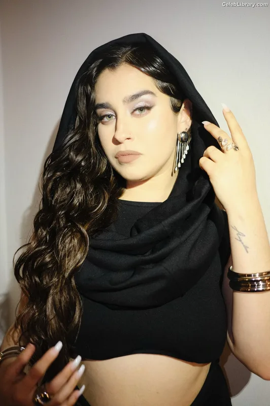 Lauren Jauregui photo 14 of 678