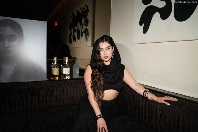 Lauren Jauregui photo 15 of 678