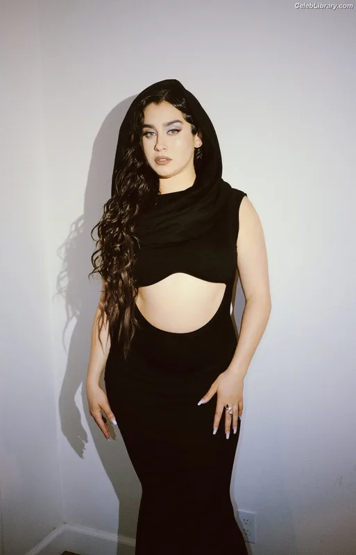 Lauren Jauregui photo 16 of 678