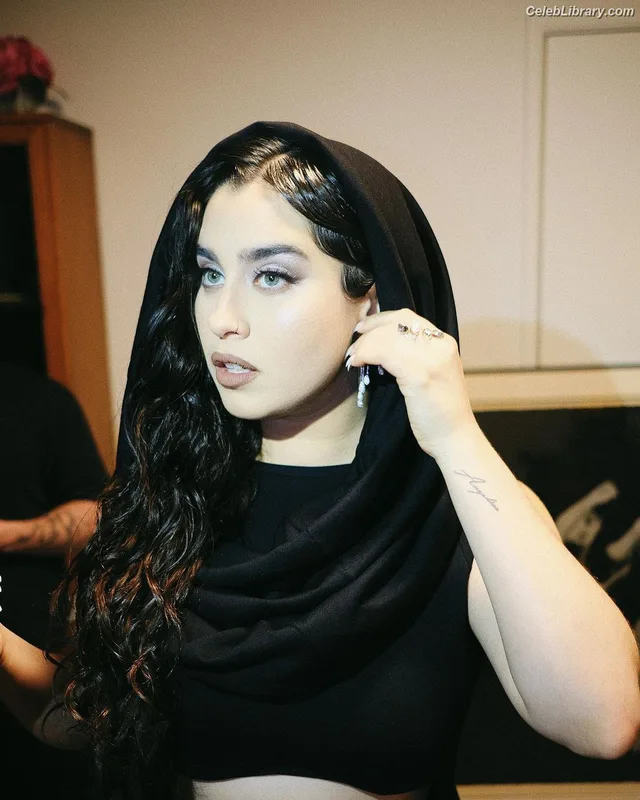 Lauren Jauregui photo 20 of 678