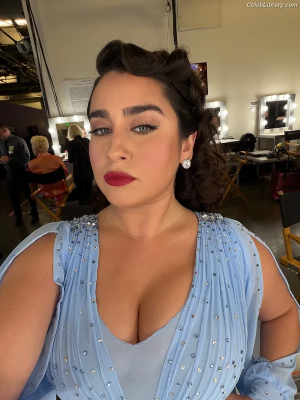 Lauren Jauregui photo 2 of 678