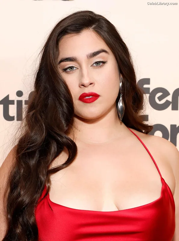 Lauren Jauregui photo 5 of 678
