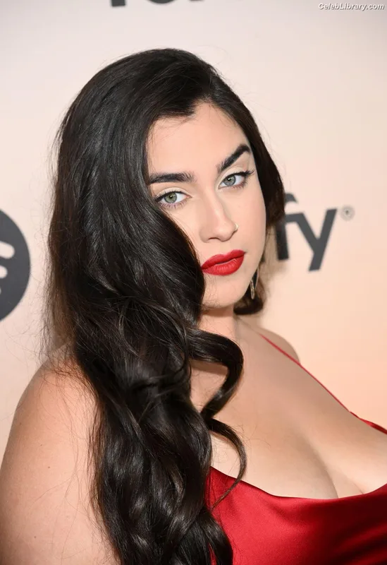 Lauren Jauregui photo 6 of 678