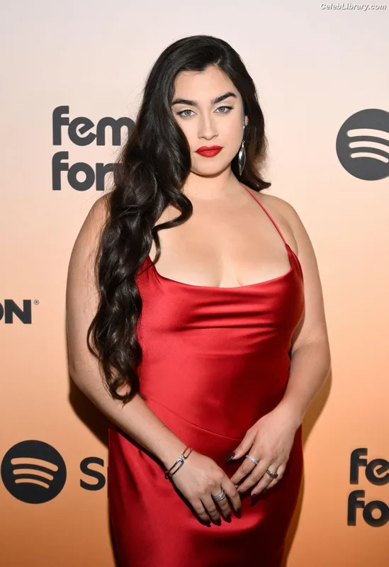 Lauren Jauregui photo 7 of 678