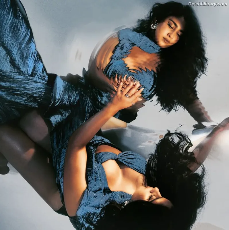 Lauren Jauregui photo 8 of 678