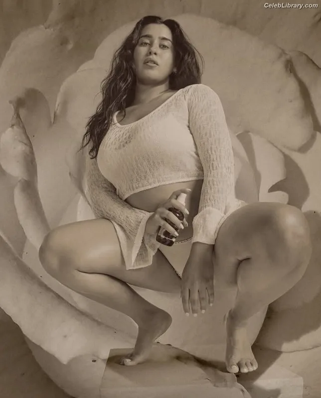 Lauren Jauregui photo 16 of 678