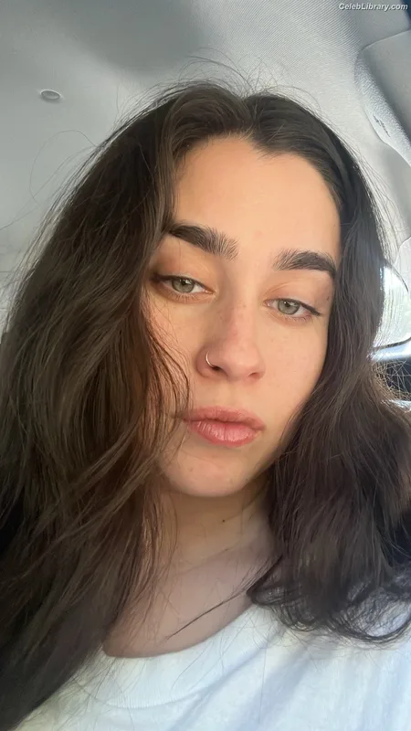 Lauren Jauregui photo 17 of 678