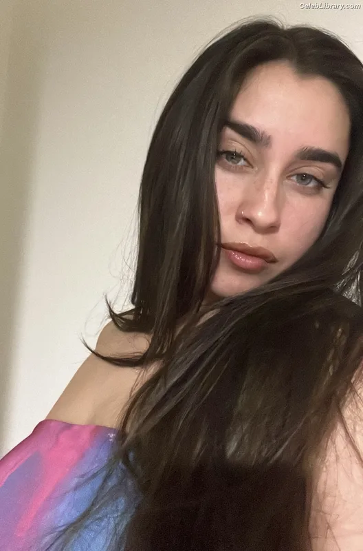 Lauren Jauregui photo 18 of 678