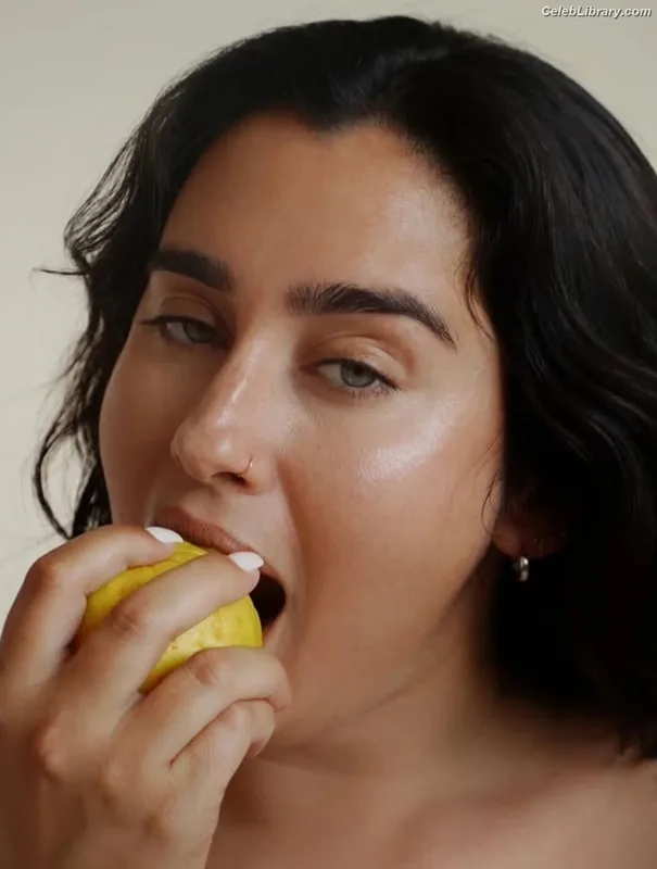 Lauren Jauregui photo 24 of 678