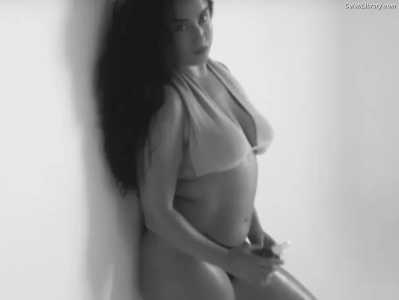Lauren Jauregui photo 1 of 678