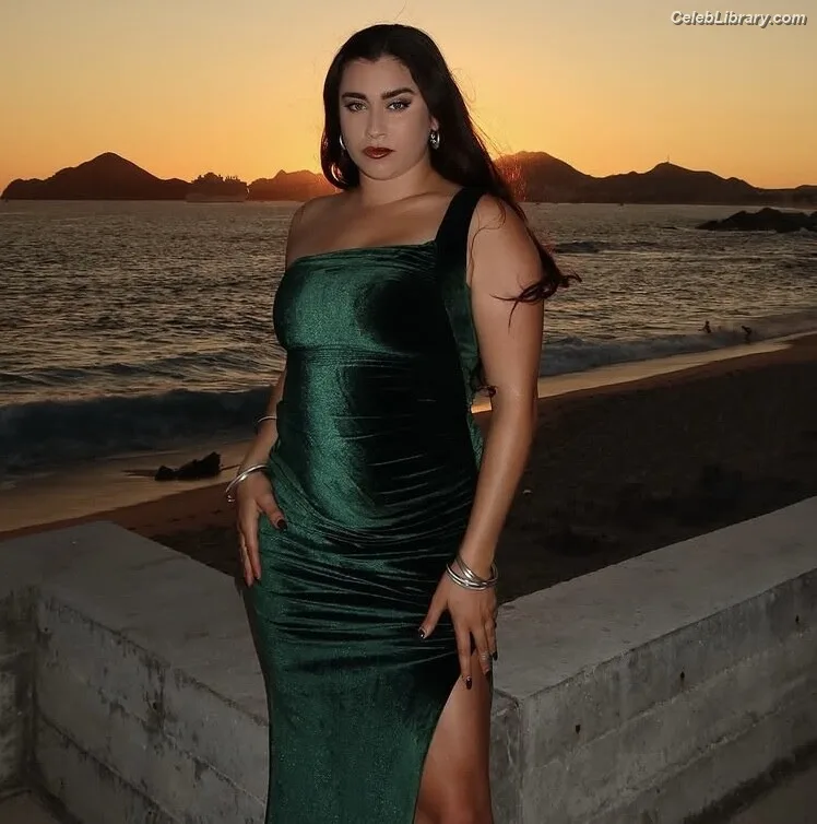 Lauren Jauregui photo 9 of 678