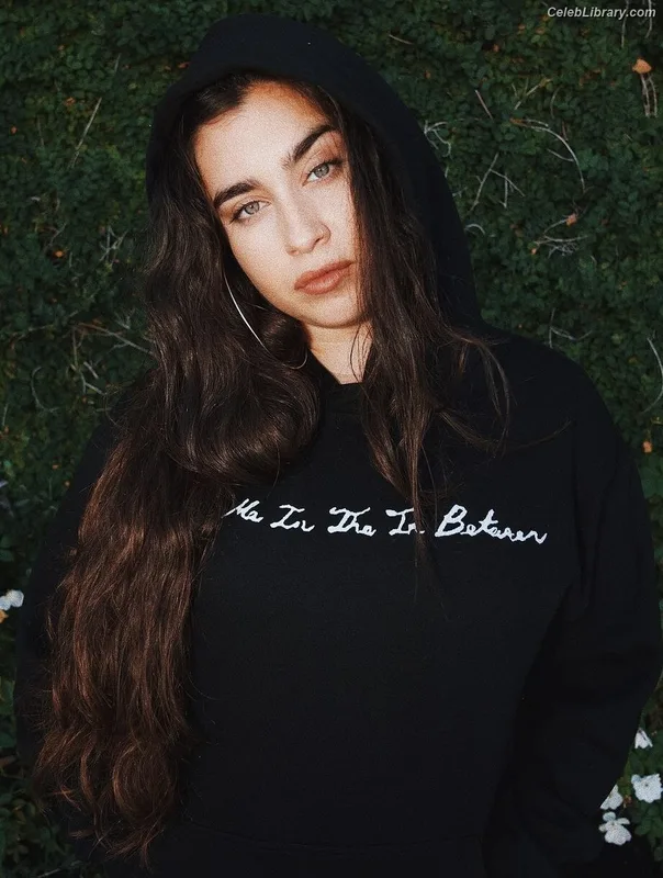 Lauren Jauregui photo 16 of 678