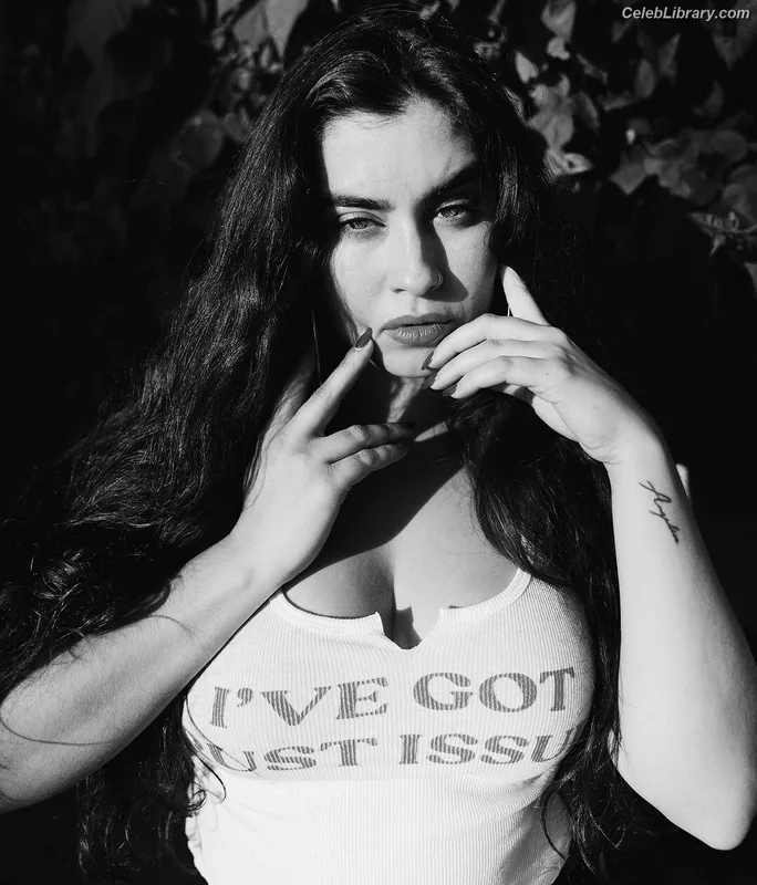 Lauren Jauregui photo 17 of 678