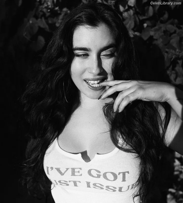 Lauren Jauregui photo 18 of 678