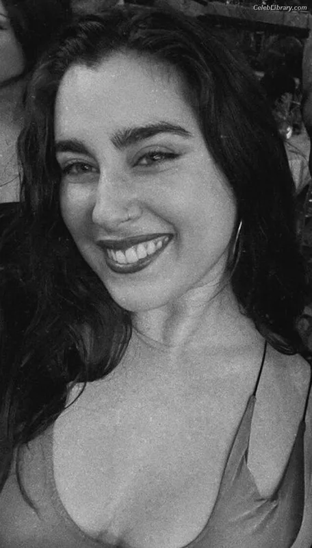 Lauren Jauregui photo 21 of 678