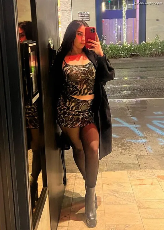 Lauren Jauregui photo 1 of 678