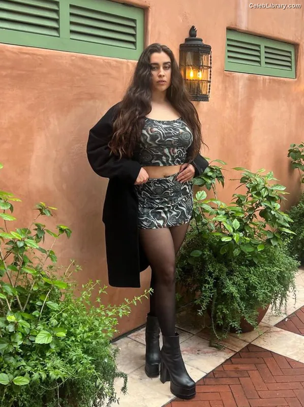 Lauren Jauregui photo 3 of 678