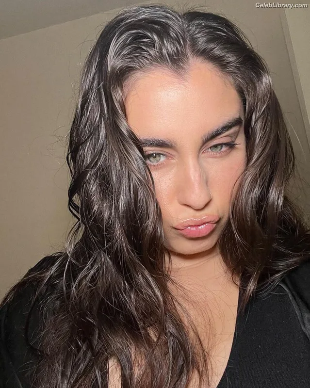Lauren Jauregui photo 4 of 678