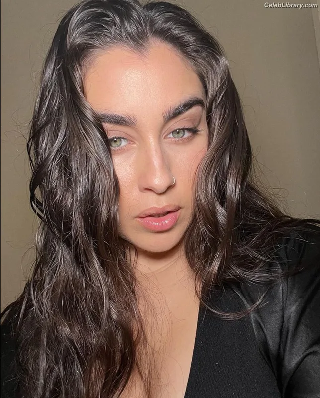 Lauren Jauregui photo 5 of 678