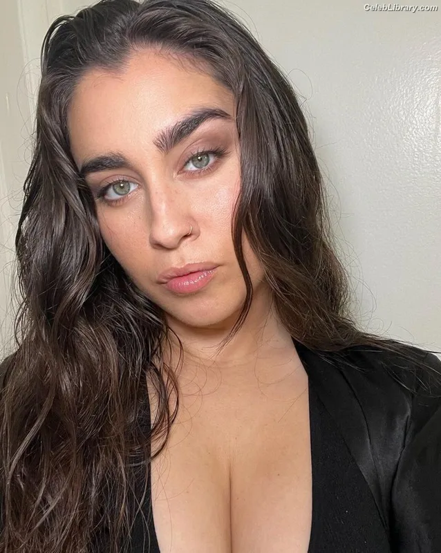 Lauren Jauregui photo 6 of 678