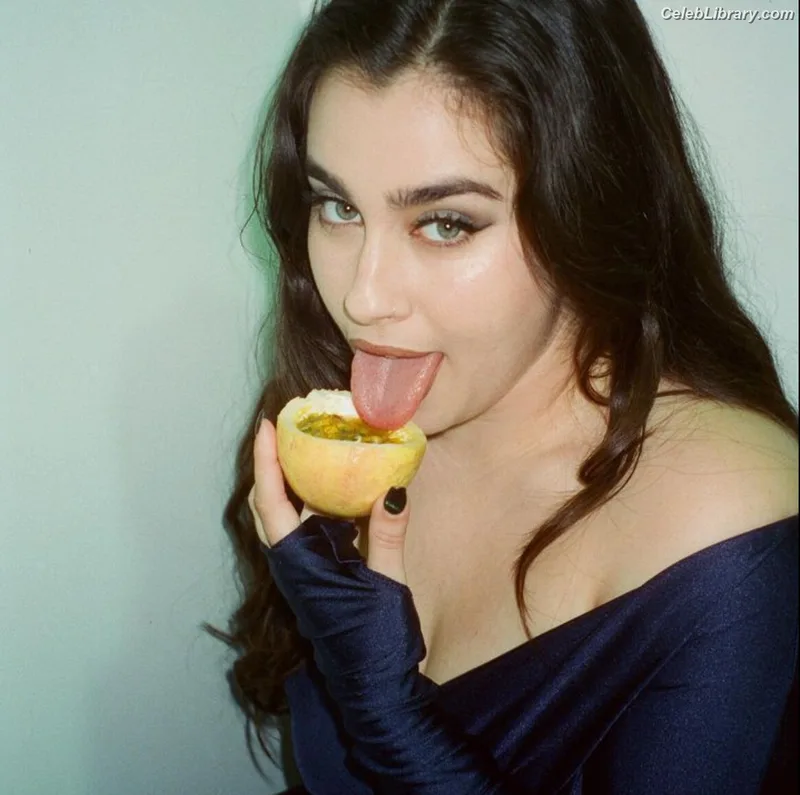 Lauren Jauregui photo 12 of 678