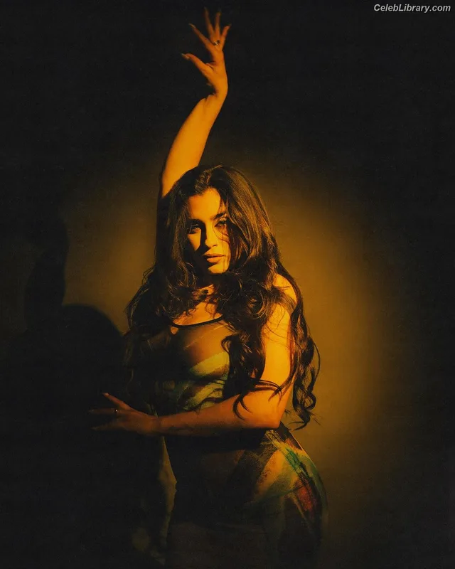 Lauren Jauregui photo 18 of 678