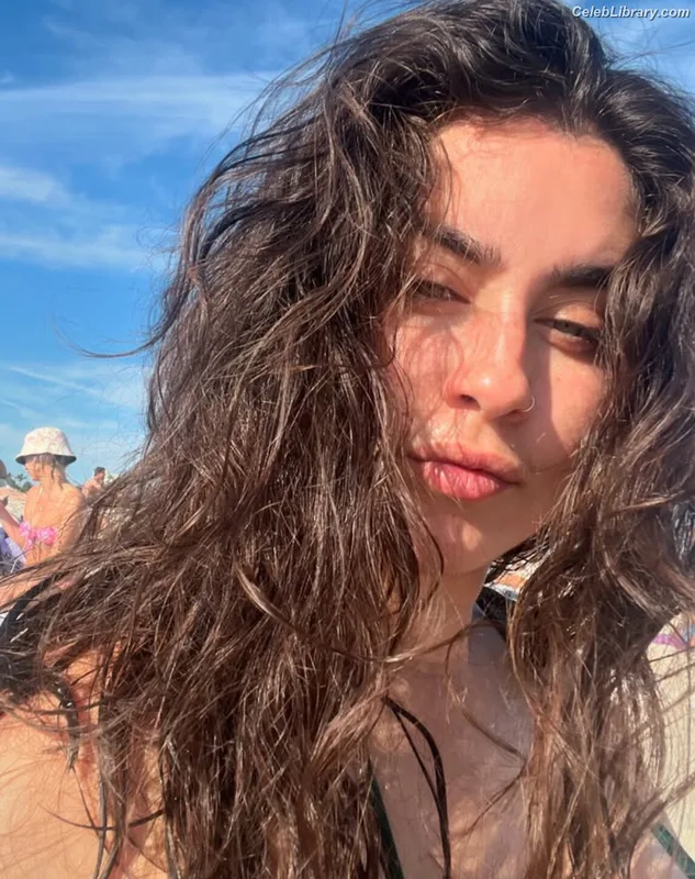 Lauren Jauregui photo 24 of 678