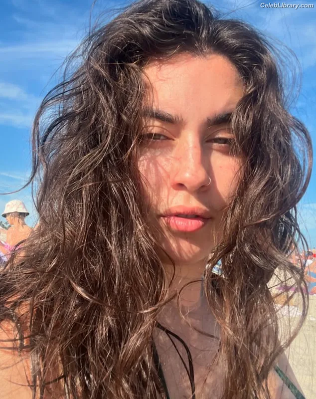 Lauren Jauregui photo 1 of 678