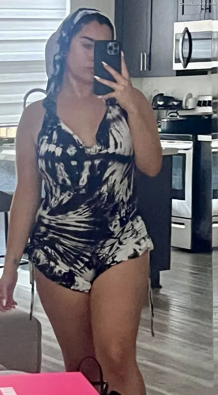 Lauren Jauregui photo 2 of 678
