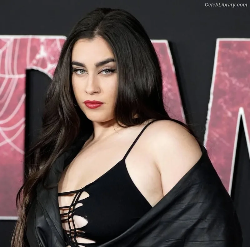 Lauren Jauregui photo 7 of 678