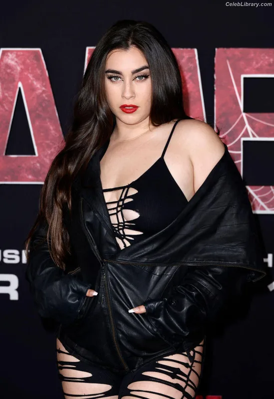 Lauren Jauregui photo 13 of 678
