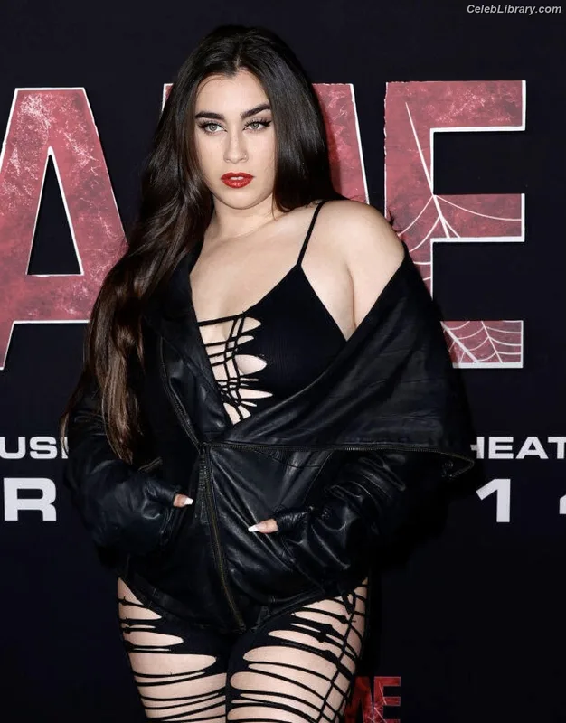 Lauren Jauregui photo 15 of 678