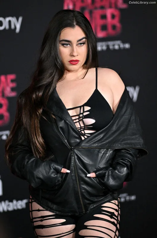 Lauren Jauregui photo 16 of 678