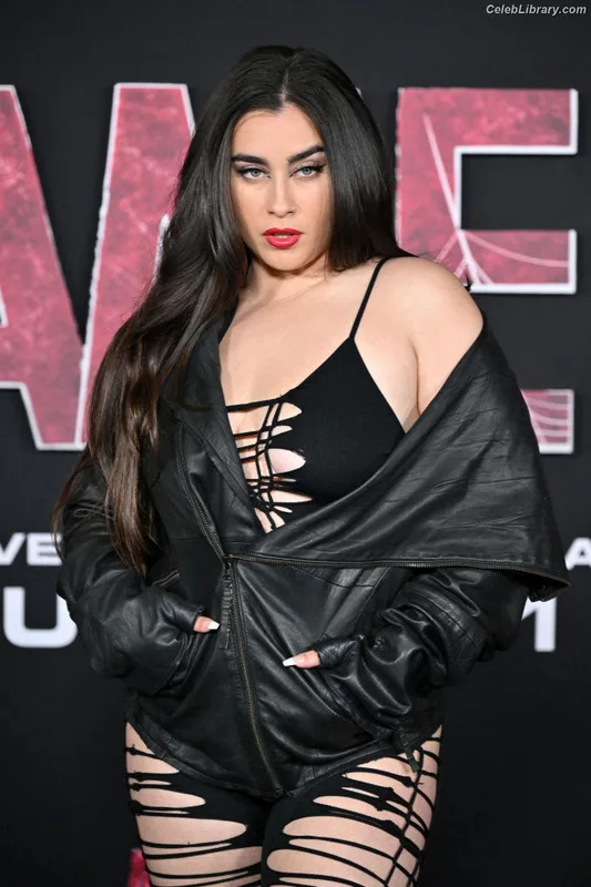 Lauren Jauregui photo 17 of 678