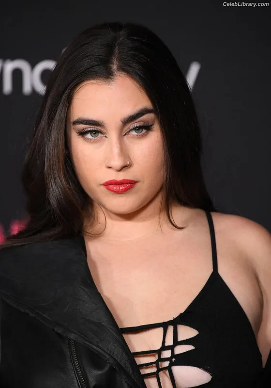 Lauren Jauregui photo 20 of 678