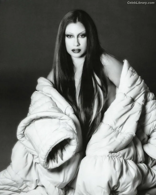 Lauren Jauregui photo 4 of 678