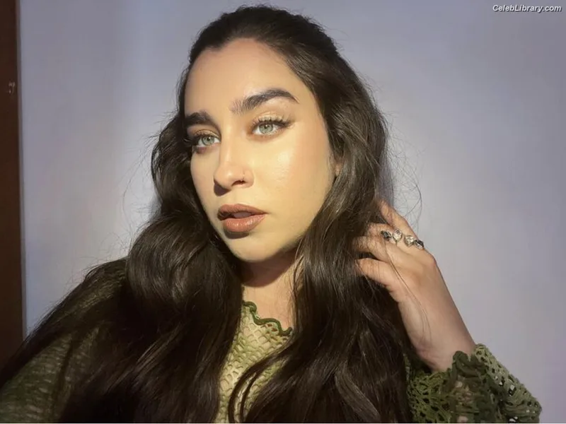 Lauren Jauregui photo 14 of 678