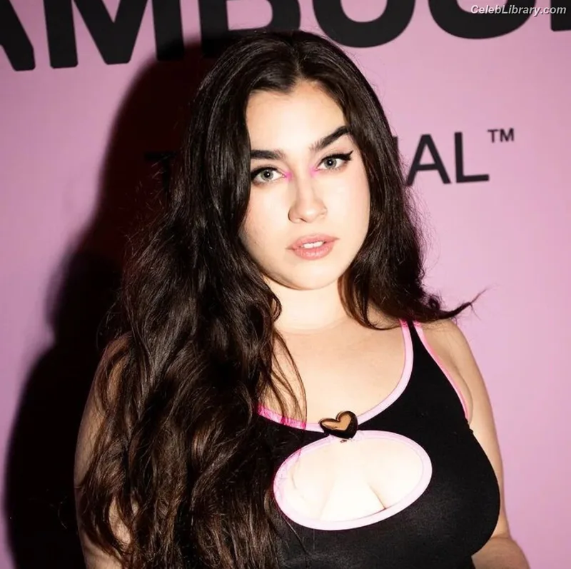 Lauren Jauregui photo 23 of 678